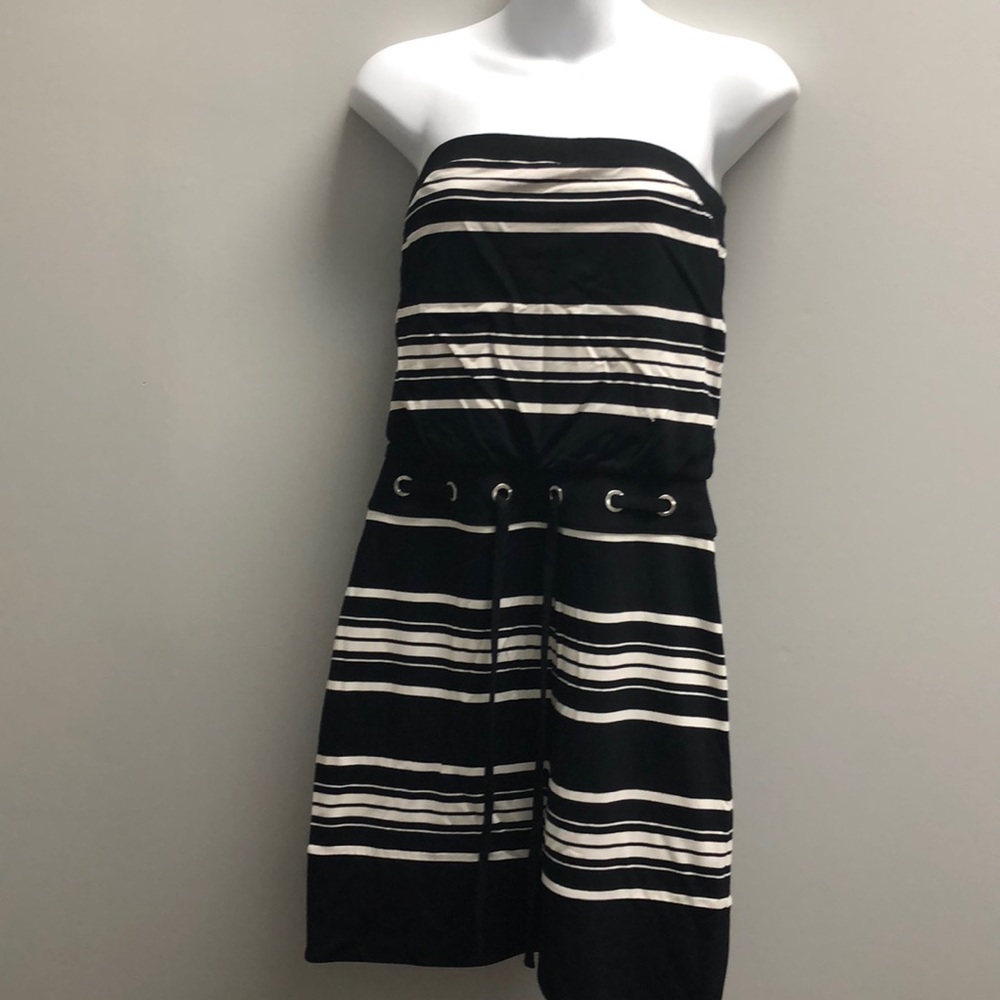 White Black HM Strapless dress. 🌸🌸
